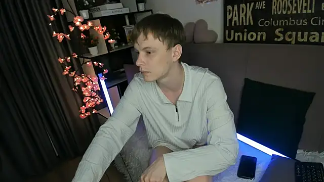 TwinkWhite online show from June 2026 09:20:02 PM