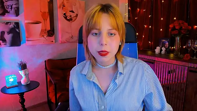 VivienneHebert online show from April 2026 02:32:02 PM