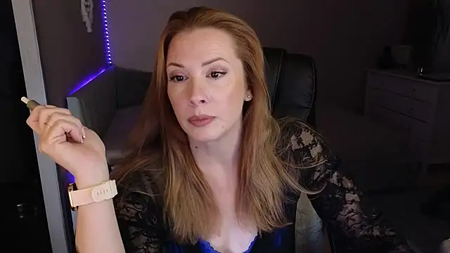 Snapshot of Sharon_Red chatting on December 2025 04:46:02 PM Sharon Red online show from December 2025 04:46:02 PM