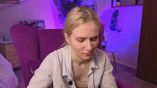 PennyLavertu online show from April 2026 07:48:02 AM