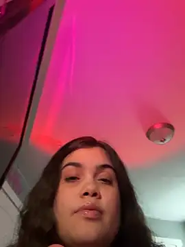 Snapshot of Islandmamita chatting on May 2026 05:12:01 AM Islandmamita online show from May 2026 05:12:01 AM