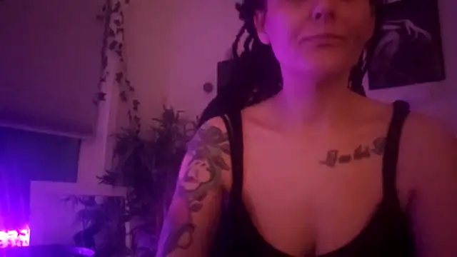 Snapshot of shyhornymommy chatting on April 2026 10:38:01 PM shyhornymommy online show from April 2026 10:38:01 PM