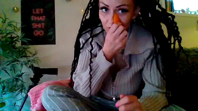 Snapshot of shyhornymommy chatting on April 2026 02:53:01 AM shyhornymommy online show from April 2026 02:53:01 AM