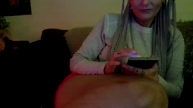 Snapshot of shyhornymommy chatting on May 2026 11:55:01 PM shyhornymommy online show from May 2026 11:55:01 PM
