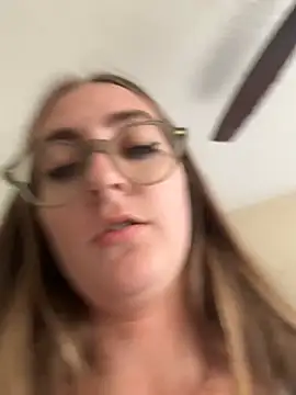 prettykitttty online show from April 2026 09:39:33 PM