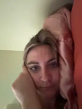 prettykitttty online show from April 2026 03:17:02 PM