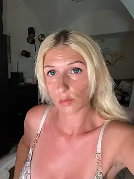 Snapshot of barbiplaymate chatting on June 2026 02:06:01 PM barbiplaymate online show from June 2026 02:06:01 PM