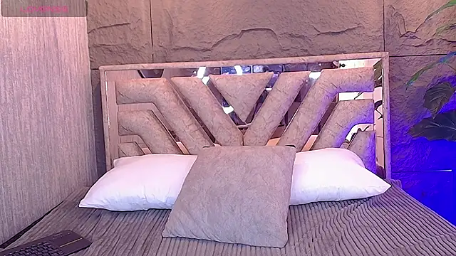 Milenka-5 online show from April 2026 07:07:02 PM