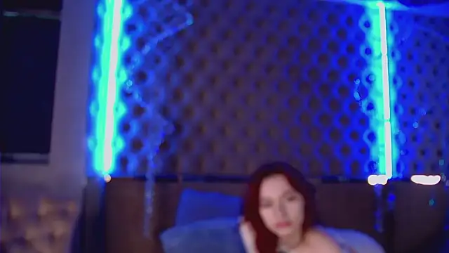 Snapshot of -RoxyDoll- chatting on June 2026 06:29:02 AM -RoxyDoll- online show from June 2026 06:29:02 AM