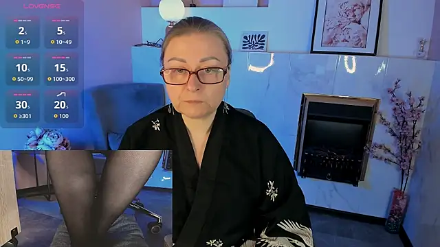 Alexandra Kind online show from April 2026 08:53:02 PM