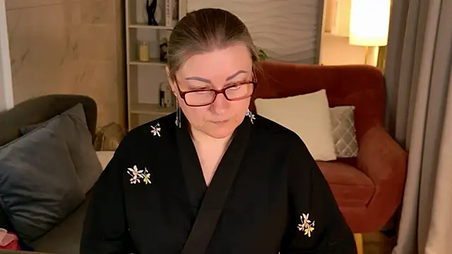 Alexandra Kind online show from April 2026 08:55:02 PM