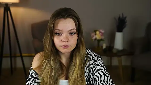 Snapshot of MarloEinck chatting on April 2026 11:22:02 AM MarloEinck online show from April 2026 11:22:02 AM