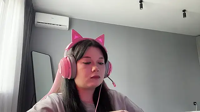 Alinalovelove online show from April 2026 01:34:02 PM