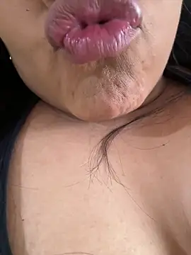 VicSernaa2 online show from April 2026 09:16:02 PM