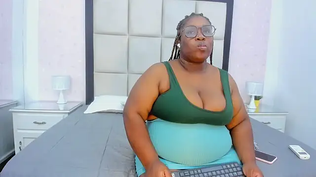 TreisyVixen online show from July 2026 03:45:02 AM