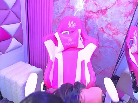 Lucy Owen26 online show from April 2026 08:09:02 PM