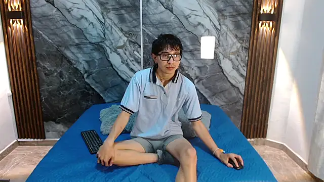 NoahWalker   online show from April 2026 11:09:01 AM