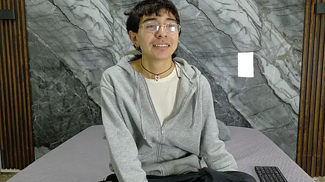 Snapshot of NoahWalker__ chatting on May 2026 11:05:02 AM NoahWalker online show from May 2026 11:05:02 AM