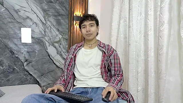 Snapshot of NoahWalker__ chatting on July 2026 11:01:02 AM NoahWalker online show from July 2026 11:01:02 AM