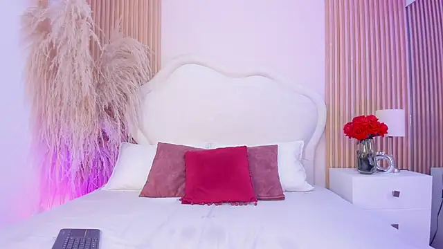 Luna vans online show from April 2026 08:32:01 PM