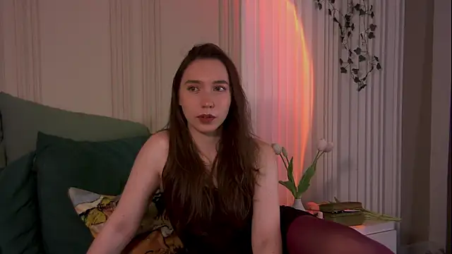 Suzaneey online show from June 2026 06:52:01 PM