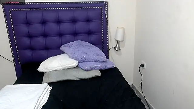 lunadreadd online show from April 2026 10:40:02 PM