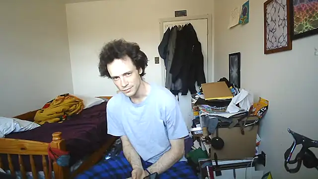 Snapshot of JohnnyMoves chatting on May 2026 03:18:01 PM JohnnyMoves online show from May 2026 03:18:01 PM