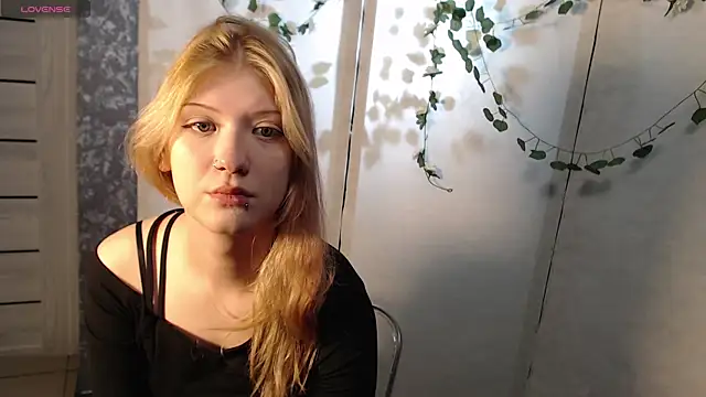 Lina Wi online show from April 2026 08:06:01 PM