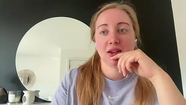 arielsweetieee online show from June 2026 06:52:02 AM
