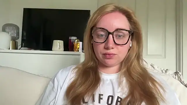 arielsweetieee online show from June 2026 07:02:02 AM