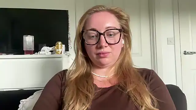 arielsweetieee online show from June 2026 03:56:02 PM