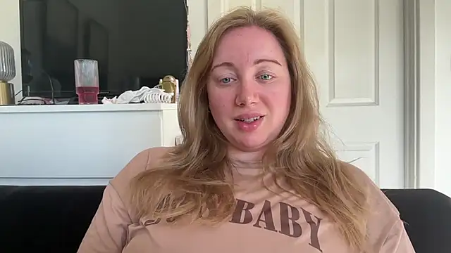 arielsweetieee online show from June 2026 07:53:02 AM