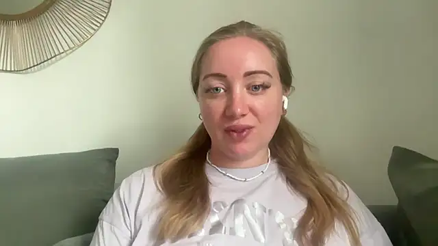 arielsweetieee online show from June 2026 08:59:02 AM