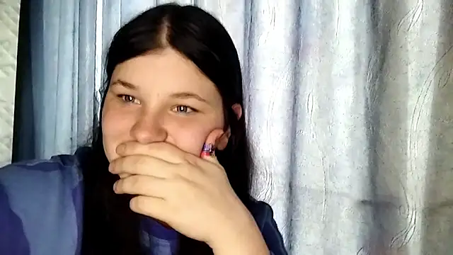 Snapshot of BeatriceMolands chatting on May 2026 12:21:01 PM BeatriceMolands online show from May 2026 12:21:01 PM
