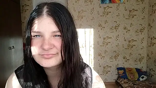 Snapshot of BeatriceMolands chatting on June 2026 03:51:02 PM BeatriceMolands online show from June 2026 03:51:02 PM