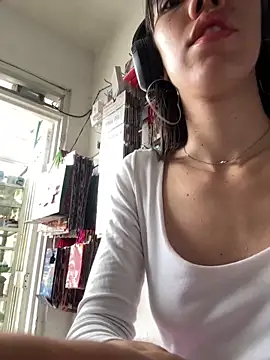 Snapshot of drea-an chatting on April 2026 04:52:02 PM drea-an online show from April 2026 04:52:02 PM