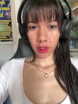 Snapshot of drea-an chatting on April 2026 01:57:02 PM drea-an online show from April 2026 01:57:02 PM