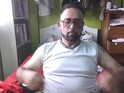 Snapshot of CarlossexVen chatting on May 2026 06:46:01 PM CarlossexVen online show from May 2026 06:46:01 PM