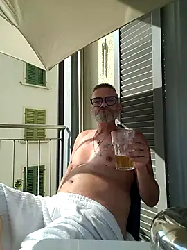 Thomster72 online show from June 2026 03:47:01 PM