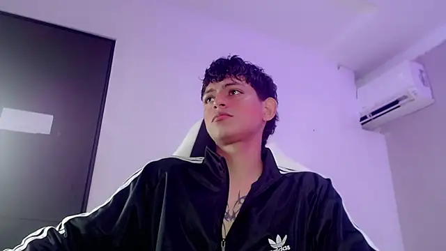 Snapshot of Yosepp_cum chatting on April 2026 01:16:02 AM Yosepp cum online show from April 2026 01:16:02 AM