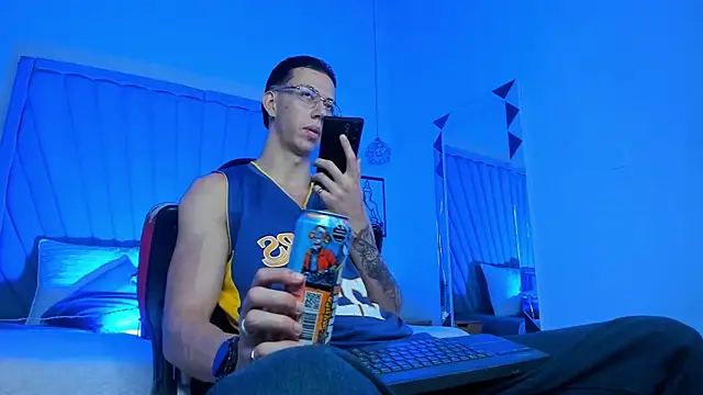 Snapshot of OliverThompsonJS chatting on June 2026 05:56:02 AM OliverThompsonJS online show from June 2026 05:56:02 AM