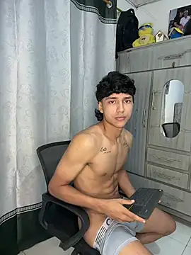 Snapshot of alex_martin47 chatting on July 2026 10:56:01 PM alex martin47 online show from July 2026 10:56:01 PM