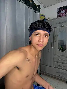 Snapshot of alex_martin47 chatting on July 2026 08:40:02 PM alex martin47 online show from July 2026 08:40:02 PM