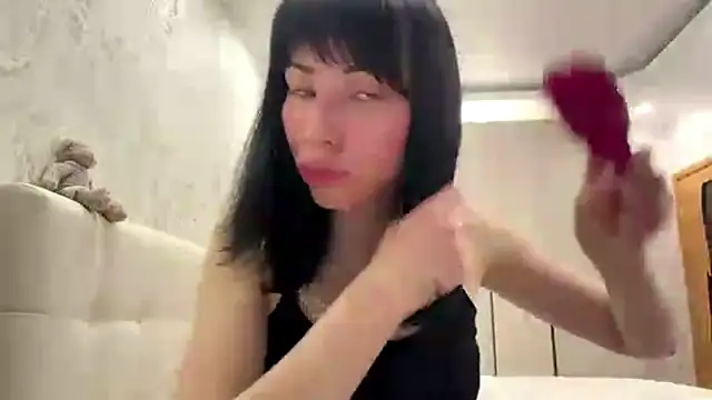 Snapshot of LuisaAlconcel chatting on May 2026 06:37:01 PM LuisaAlconcel online show from May 2026 06:37:01 PM