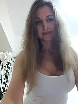 irresistibelle online show from April 2026 09:09:02 PM