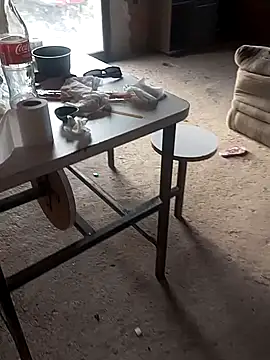  - - -larissa - - - online show from April 2026 09:37:01 AM