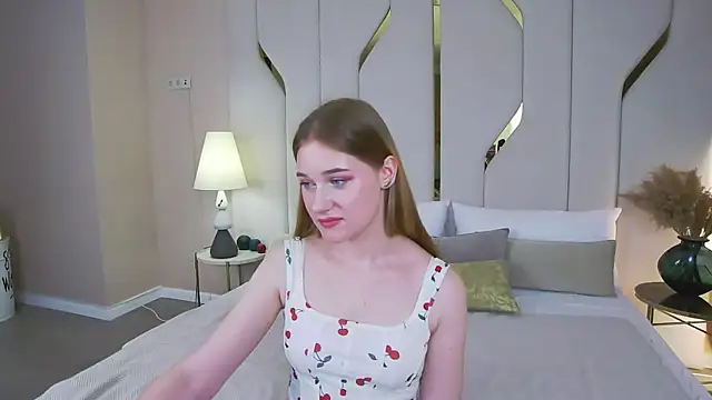 Snapshot of EmmiliRosse chatting on May 2026 10:27:01 PM EmmiliRosse online show from May 2026 10:27:01 PM