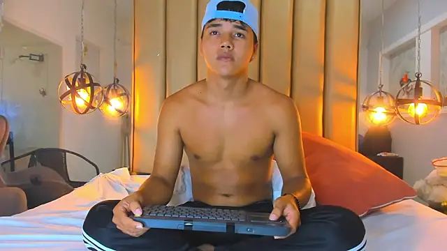 LianCarter  online show from April 2026 11:27:01 PM