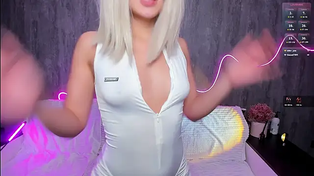 Snapshot of Elle_goldman chatting on June 2026 10:01:01 PM Elle goldman online show from June 2026 10:01:01 PM
