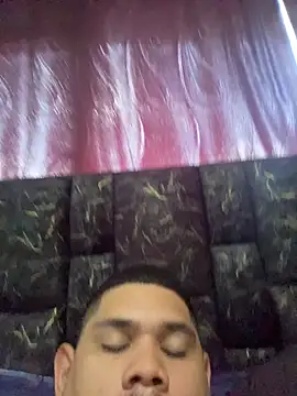 Andrew2428 online show from April 2026 04:11:02 PM